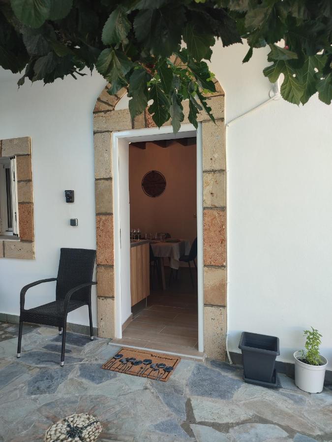 Jimmy, Pilona Village * Vlicha (Rhodes)