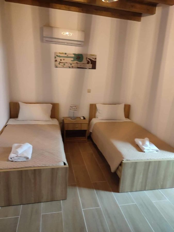Jimmy, Pilona Village Holiday home *